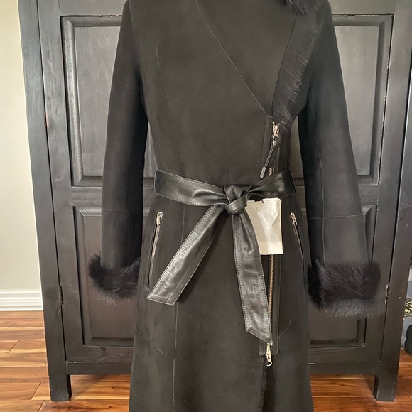 Brand new Mackage shearling coat with leather belt - Picture 4 of 11